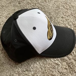 Brand new Detroit red wings Chevrolet giveaway hat SnapBack adult trucker